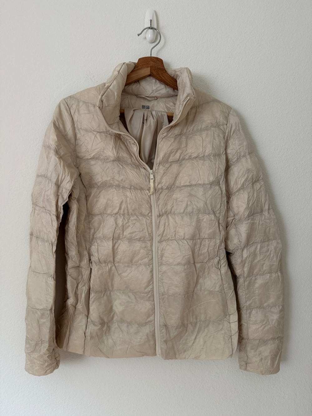 Uniqlo Ultra Light Down Puffer Jacket Packable Size Medium Creme White Outdoors